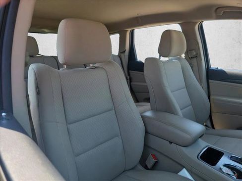 Used 2022 Jeep Grand Cherokee Laredo E image 15