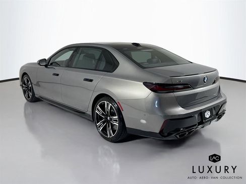 Used 2023 BMW 760i xDrive image 8