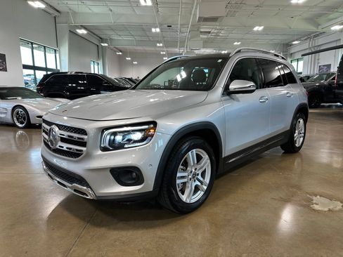 Used 2021 Mercedes-Benz GLB 250 image 3