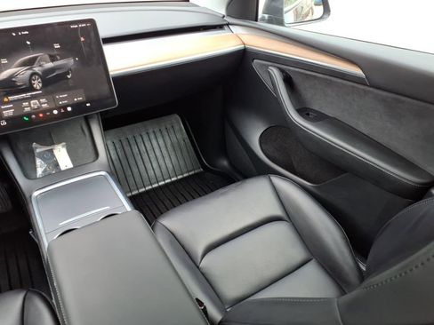 Used 2023 Tesla Model Y Long Range AWD/4WD image 13
