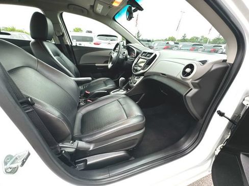 Used 2019 Chevrolet Sonic Premier FWD image 28