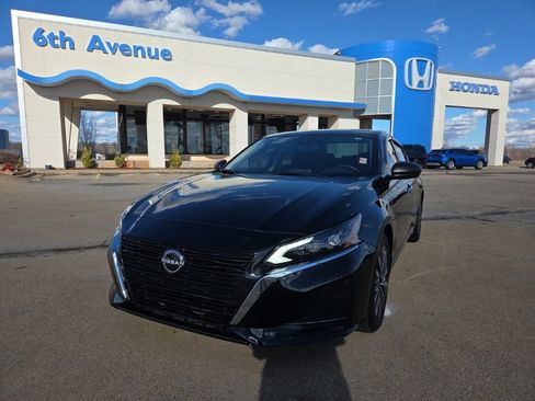 Used 2024 Nissan Altima 2.5 SV image 1