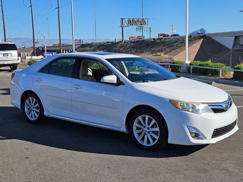 Used 2014 Toyota Camry XLE FWD image 3