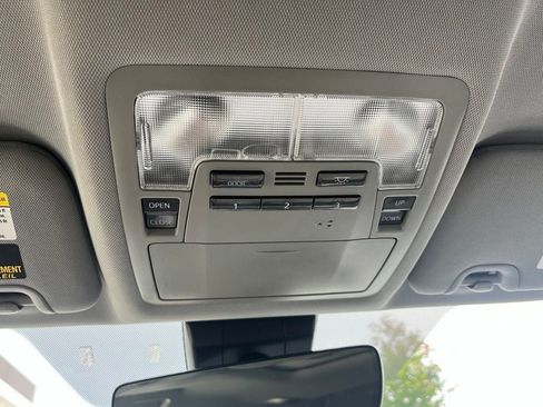 Used 2018 Toyota Highlander XLE AWD/4WD image 36