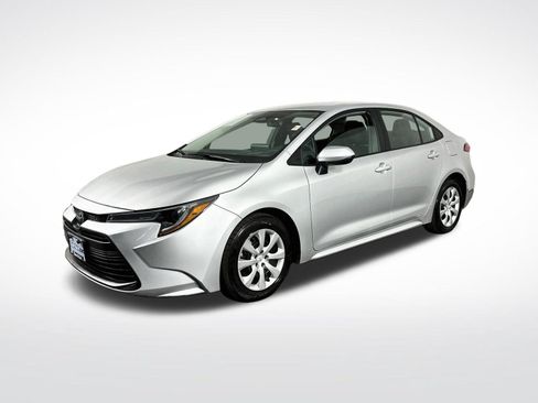 Used 2024 Toyota Corolla LE FWD image 4