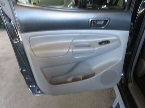 Used 2014 Toyota Tacoma PreRunner w/ TRD Sport Package RWD image 23