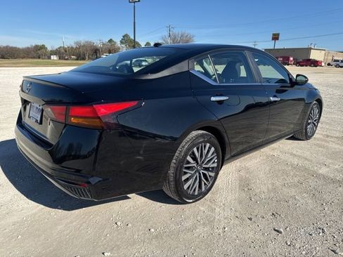 Used 2025 Nissan Altima 2.5 SV FWD image 5