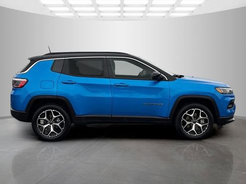 Certified 2025 Jeep Compass Limited image 8