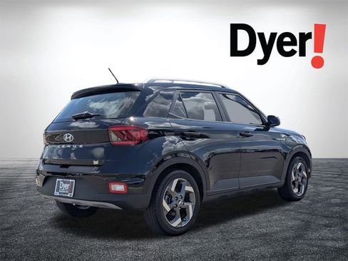 Used 2023 Hyundai Venue SEL FWD image 6