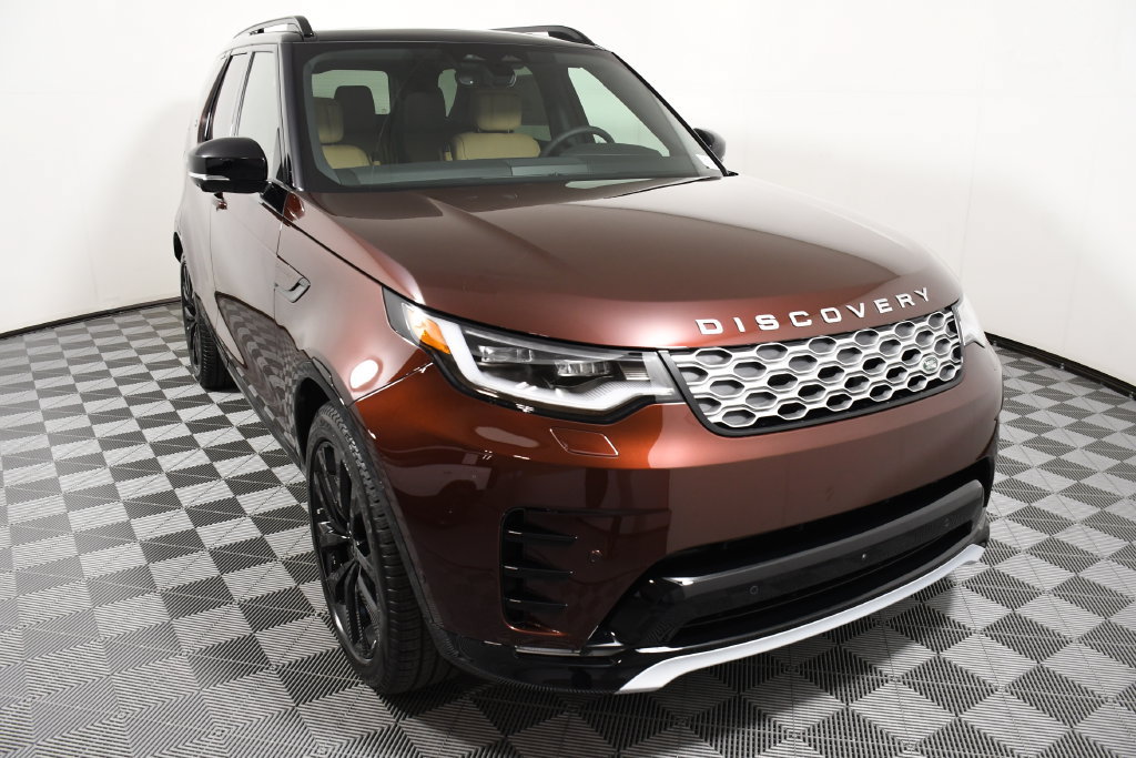 Certified 2026 Land Rover Discovery Limited Edition AWD/4WD image 9