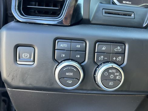 Used 2022 GMC Sierra 1500 AT4 w/ AT4 Premium Package AWD/4WD image 17