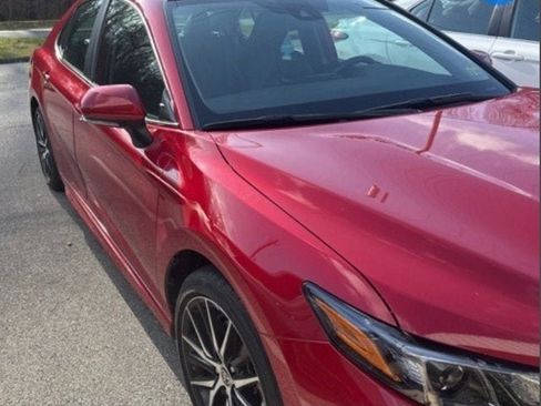 Used 2023 Toyota Camry SE image 8