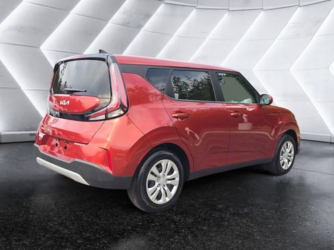 Used 2023 Kia Soul LX image 5