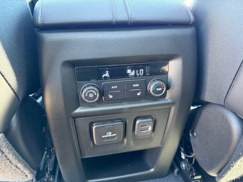 Used 2024 Chevrolet Traverse High Country AWD/4WD image 33