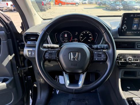 Used 2023 Honda Pilot Touring image 12