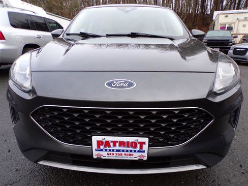 Used 2020 Ford Escape SE image 2