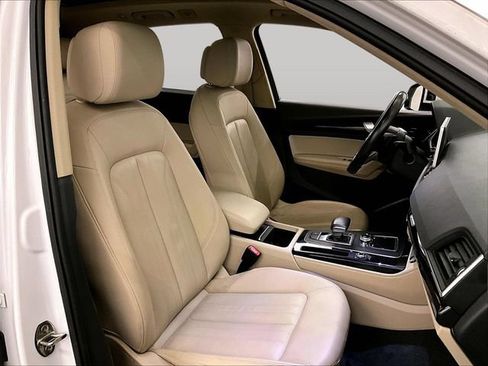 Used 2019 Audi Q5 2.0T Premium Plus w/ Premium Plus Package AWD/4WD image 8