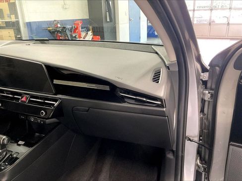 Used 2023 Kia Niro EX FWD image 13