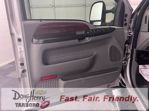 Used 2006 Ford F250 Lariat image 24
