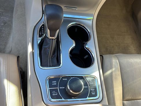 Used 2018 Jeep Grand Cherokee Overland image 14