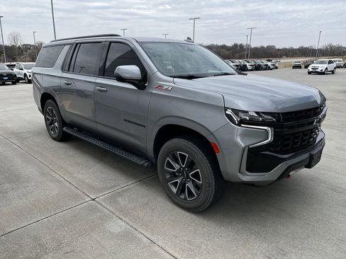 Used 2023 Chevrolet Suburban Z71 w/ Z71 Off-Road Package image 2