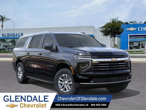 New 2026 Chevrolet Suburban LT image 7