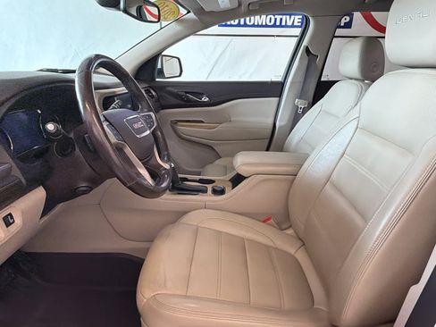 Used 2019 GMC Acadia Denali w/ Technology Package FWD image 10