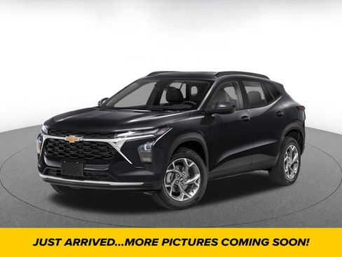 Used 2025 Chevrolet Trax LT FWD image 1