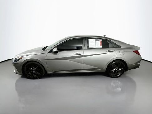 Used 2023 Hyundai Elantra SEL FWD image 5