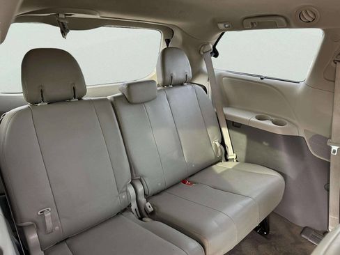 Used 2018 Toyota Sienna XLE w/ XLE Navigation Package image 14