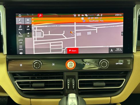 Certified 2026 Porsche Macan image 18