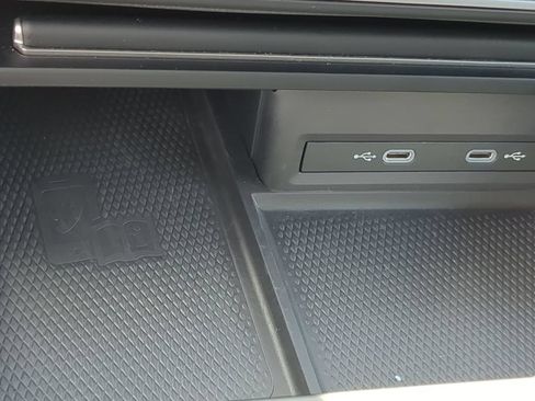 Used 2024 Volkswagen Atlas Cross Sport SE FWD image 22