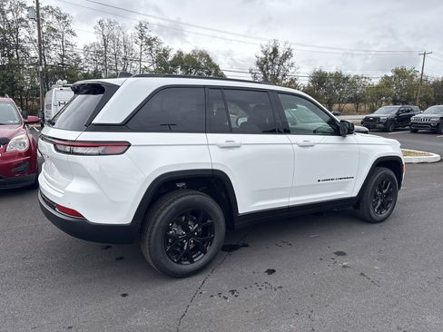 New 2025 Jeep Grand Cherokee Altitude image 6