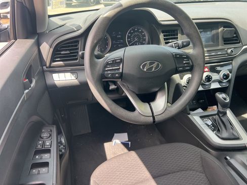 Used 2019 Hyundai Elantra SE w/ Cargo Package FWD image 11