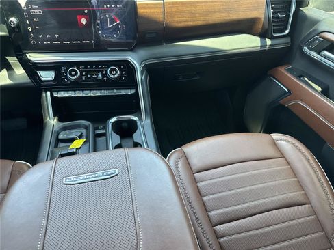 Used 2024 GMC Sierra 2500 Denali Ultimate w/ Max Trailering Package AWD/4WD image 16