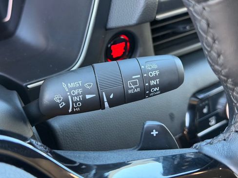 Used 2025 Honda Pilot EX-L image 36