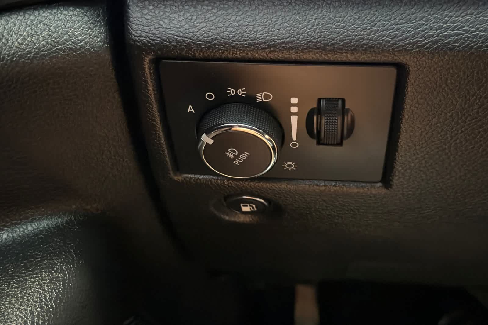 Used 2020 Jeep Grand Cherokee Altitude AWD/4WD image 30