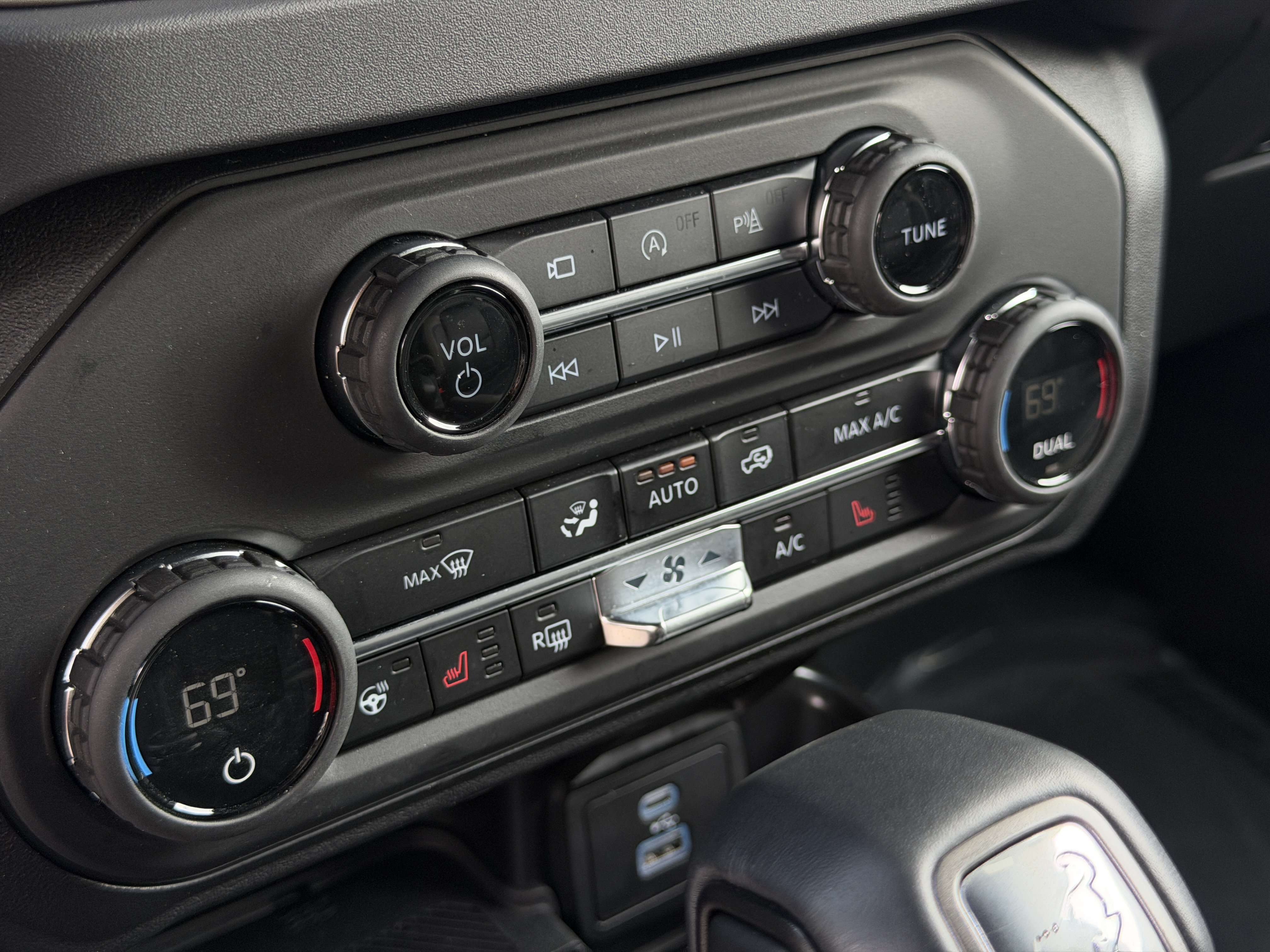 Used 2025 Ford Bronco Outer Banks AWD/4WD image 26