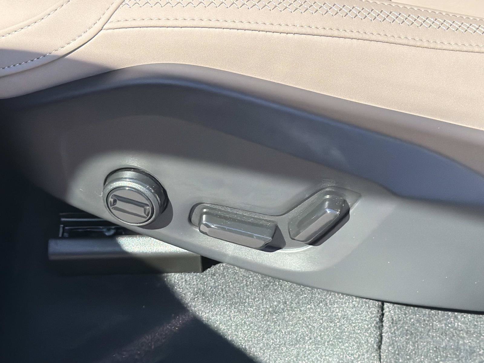 New 2027 Volvo XC90 B6 Plus AWD/4WD image 14
