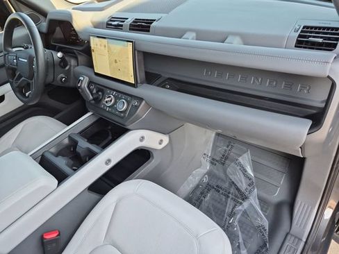 Used 2025 Land Rover Defender 110 X-Dynamic SE AWD/4WD image 20