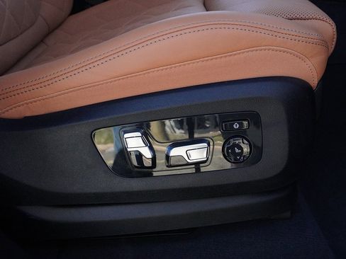 Used 2024 BMW X7 xDrive40i w/ Premium Package image 36