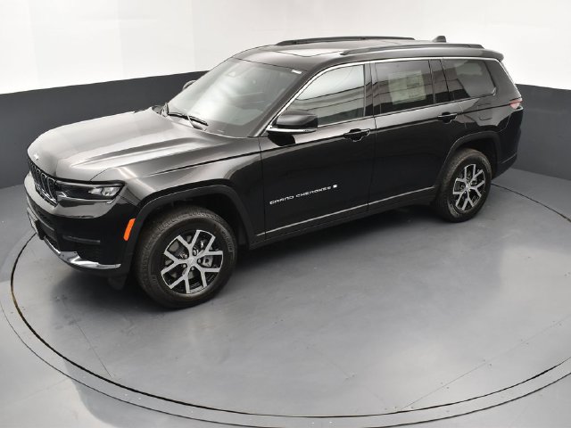 Used 2025 Jeep Grand Cherokee L Limited w/ Trailer Tow Package AWD/4WD image 15