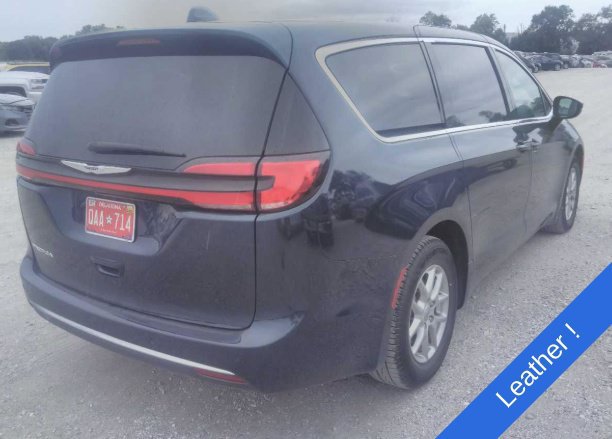 Used 2025 Chrysler Pacifica Select FWD image 2