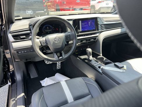 Used 2025 Toyota Camry SE FWD image 30