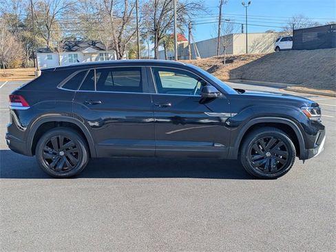 Certified 2021 Volkswagen Atlas Cross Sport SE w/ Panoramic Sunroof Package image 3