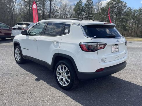 Used 2024 Jeep Compass Latitude image 5