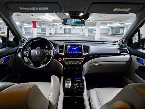 Used 2017 Honda Pilot Elite image 3