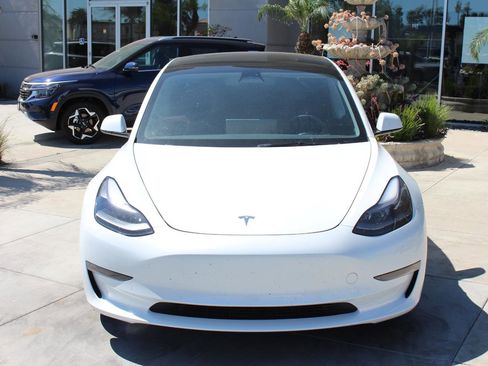 Used 2023 Tesla Model 3 Standard Range image 4