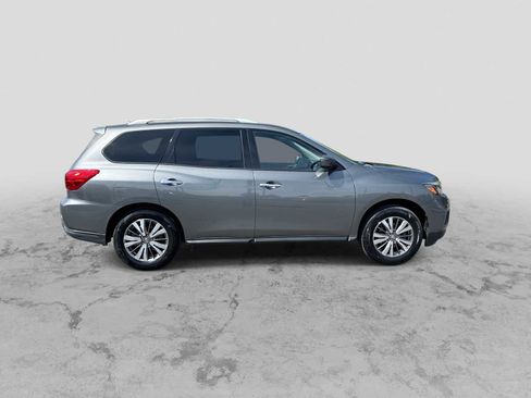 Used 2019 Nissan Pathfinder SV FWD image 9