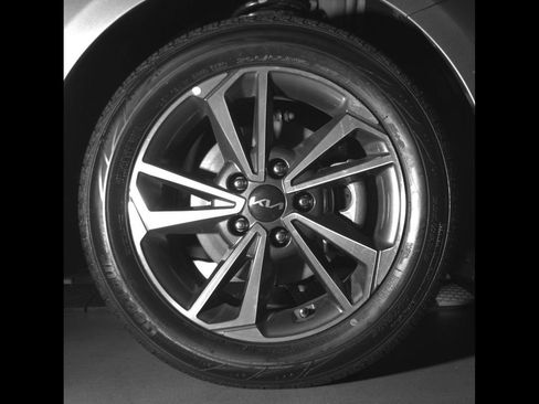 Used 2024 Kia Forte LXS FWD image 9